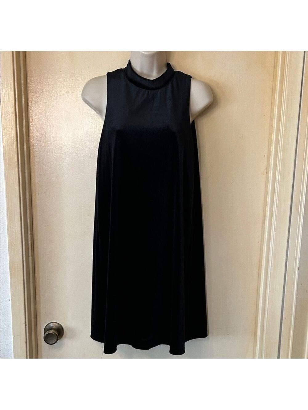 She + Sky Black Velvet Sleeveless Mini Dress size S